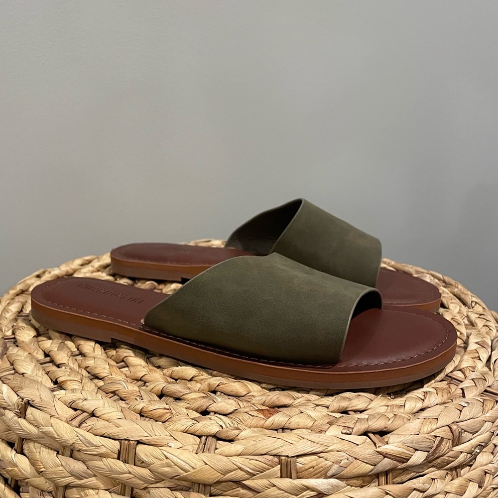 Cushionaire sandals